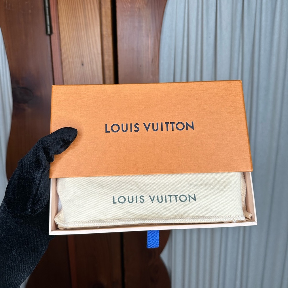Louis Vuitton Sarah Monogram Wallet - FULL INCLUSION - Picture 9 of 15
